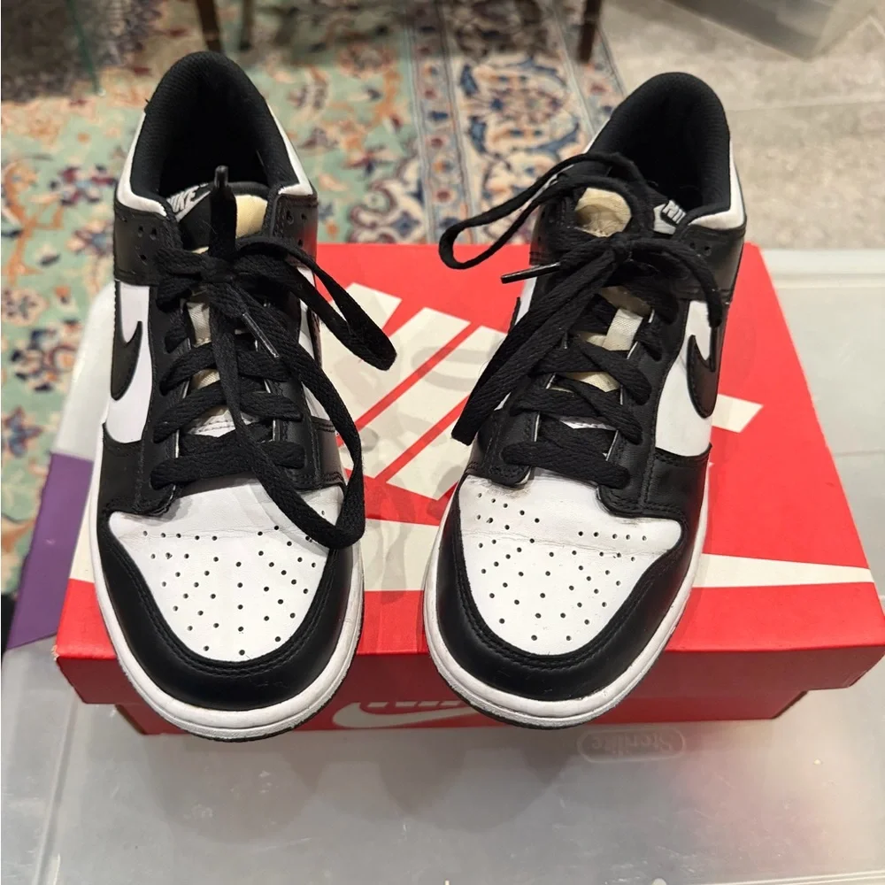 Nike Black and White Athletic‎ Shoes